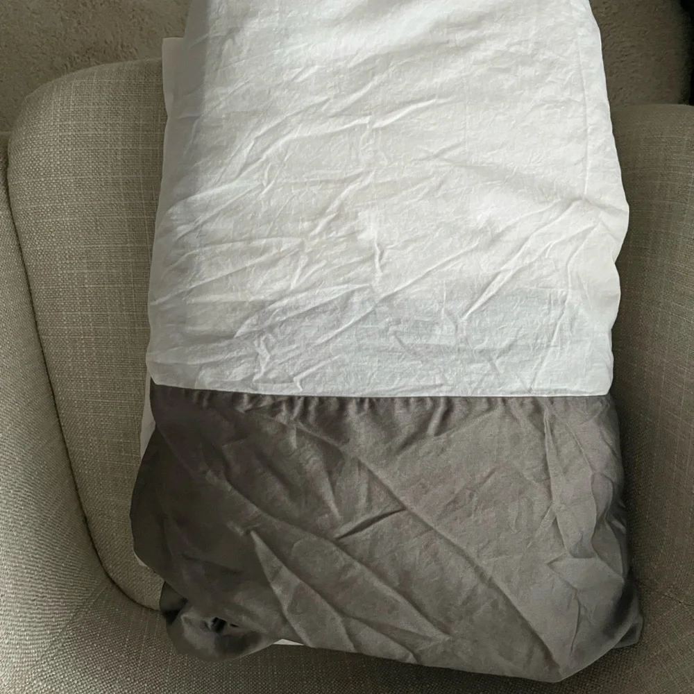 NWOT, Q, RH, Fitted Base Bed Sheet